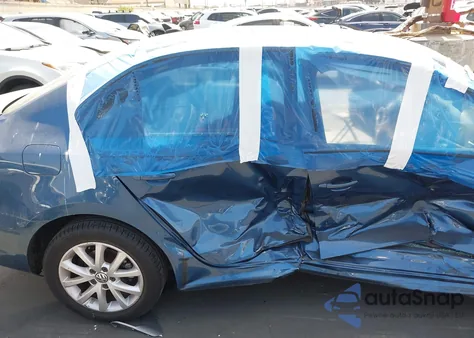 2015 Volkswagen Jetta 1.8T Se z USA, uszkodzony, nr VIN 3VWD17AJ6FM419312